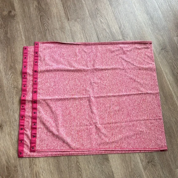 Lululemon Customizable Snap Scarf. - Picture 2 of 3